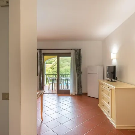 Charming Small Shared Pool Sleeps V4in * Punta de su Torrione