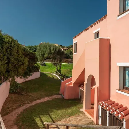 Charming Small Shared Pool Sleeps V4in * Punta de su Torrione