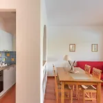 Charming Small Shared Pool Sleeps V4in