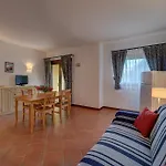 Charming Small Shared Pool Sleeps V4in Vila