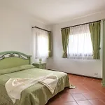 Charming Small Shared Pool Sleeps V4in *