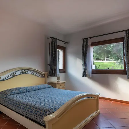 Charming Small Shared Pool Sleeps V4in * Punta de su Torrione