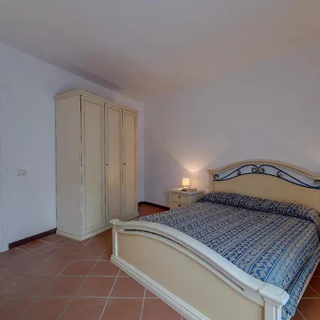 Charming Small Shared Pool Sleeps V4in * Punta de su Torrione