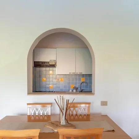 Βίλα Charming Small Shared Pool Sleeps V4in