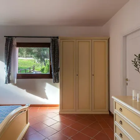 Charming Small Shared Pool Sleeps V4in Villa