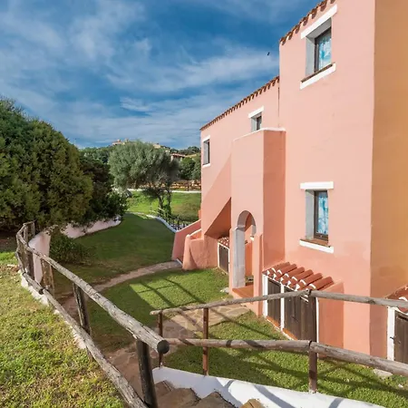 Charming Small Shared Pool Sleeps V4in Punta de su Torrione