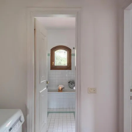 Charming Small Shared Pool Sleeps V4in *
