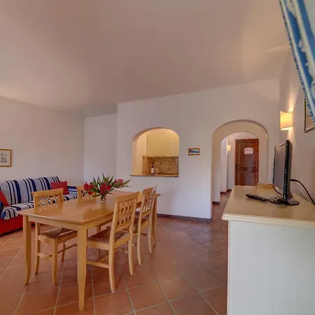 Charming Small Shared Pool Sleeps V4in Punta de su Torrione