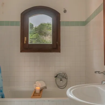 Charming Small Shared Pool Sleeps V4in * Punta de su Torrione