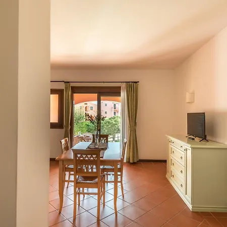 Βίλα Charming Small Shared Pool Sleeps V4in *