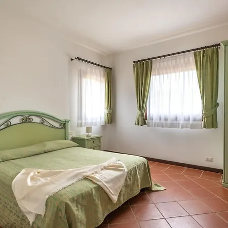 Charming Small Shared Pool Sleeps V4in *