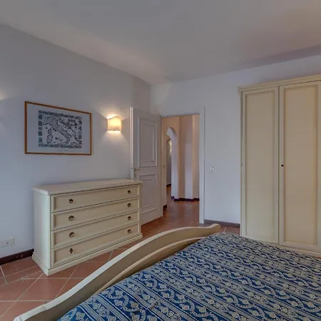 Charming Small Shared Pool Sleeps V4in